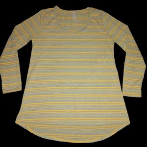 4 For $25 ✨NWOT✨ LULAROE top With its long sleeves size L p2p 20